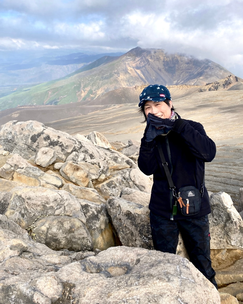 店主の北村が趣味の山登りをしている写真